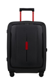Ontdek de perfecte reispartner voor elke trip: deze stijlvolle handbagagekoffer combineert modern design met slimme functionaliteit en duurzaamheid.
Met zijn robuuste polypropyleen buitenkant is deze koffer bestand tegen intensief gebruik, terwijl het lichte gewicht van slechts 2,5 kg ervoor zorgt dat je moeiteloos onderweg bent. Dankzij het compacte formaat (55 x 40 x 23 cm) voldoet hij aan de handbagage-eisen van de meeste luchtvaartmaatschappijen, en met een uitbreidbaar volume tot maar liefst 57 liter heb je altijd voldoende ruimte voor al je essentials.
De vier soepel rollende wielen met innovatief veringssysteem zorgen voor een stille en comfortabele reis, zelfs op oneffen ondergronden. De dubbele trekstang en ergonomische handvatten bieden extra gebruiksgemak, terwijl het ge&iuml;ntegreerde TSA-slot je bagage veilig houdt tijdens internationale reizen.
Binnenin vind je een praktisch en overzichtelijk interieur met stevige inpakriemen en duurzame voering, grotendeels gemaakt van gerecyclede materialen. Deze koffer is niet alleen functioneel, maar ook een bewuste keuze: vervaardigd in Europa met groene energie en ontworpen met oog voor herstelbaarheid, zoals eenvoudig vervangbare wielen.
Kies voor betrouwbaarheid, comfort en een lagere impact op het milieu &mdash; en reis met een gerust hart, waar je bestemming ook ligt.