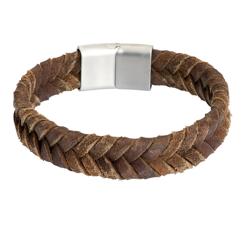 De iXXXi Men armband Arthur is een handgemaakte leren armband. De bracelet bestaat uit een gevlochten vissengraat design bestaande uit brede, bruinkleurige leren banden. Armband Arthur is voorzien van een langwerpige, mat zilverkleurige sluiting gemaakt van stainless steel. De iXXXi heren armband Arthur is verkrijgbaar in de maten 17 t/m 23. Mix en match met verschillende armbanden uit de iXXXi Men collectie en maak zo jouw look compleet!

Gemaakt van duurzaam stainless steel.
Verkleurt niet en geeft niet af op de huid.
Nikkel vrij
Hypo-allergeen
