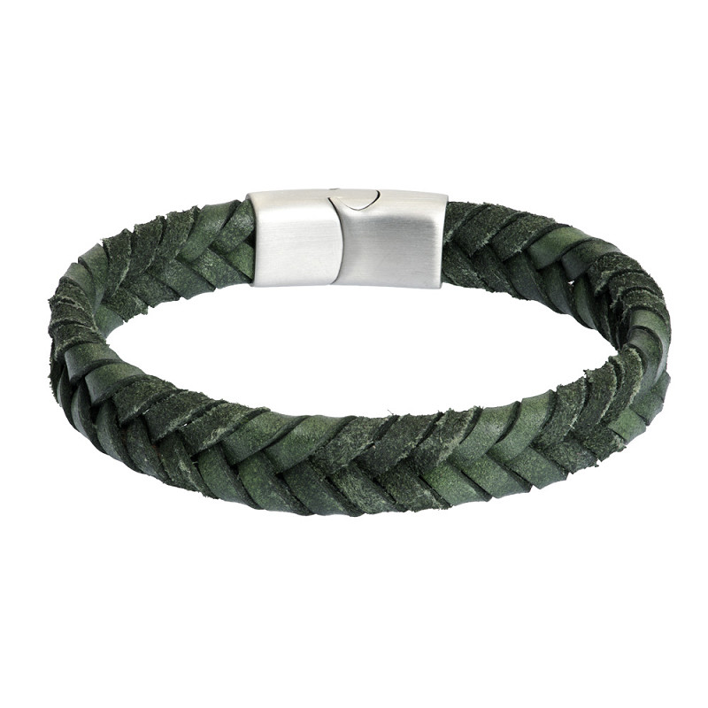 De iXXXi Men armband Jelle is een handgemaakte leren armband. De bracelet bestaat uit een gevlochten vissengraat design bestaande uit smalle, groenkleurige leren banden. Armband Jelle is voorzien van een langwerpige, mat zilverkleurige sluiting gemaakt van stainless steel. De iXXXi heren armband Jelle is verkrijgbaar in de maten 17 t/m 23. Mix en match met verschillende armbanden uit de iXXXi Men collectie en maak zo jouw look compleet!

Gemaakt van duurzaam stainless steel.
Verkleurt niet en geeft niet af op de huid.
Nikkel vrij
Hypo-allergeen