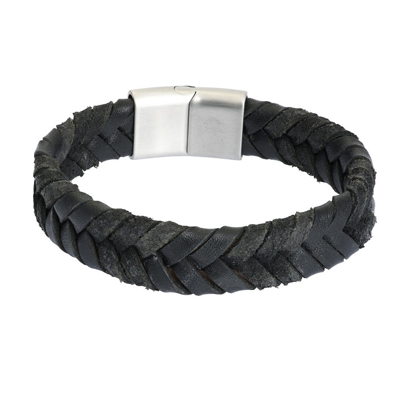 De iXXXi Men armband Niels is een handgemaakte leren armband. De bracelet bestaat uit een gevlochten vissengraat design bestaande uit brede, zwartkleurige leren banden. Armband Niels is voorzien van een langwerpige, mat zilverkleurige sluiting gemaakt van stainless steel. De iXXXi heren armband Niels is verkrijgbaar in de maten 17 t/m 23. Mix en match met verschillende armbanden uit de iXXXi Men collectie en maak zo jouw look compleet!

Gemaakt van duurzaam stainless steel.
Verkleurt niet en geeft niet af op de huid.
Nikkel vrij
Hypo-allergeen
