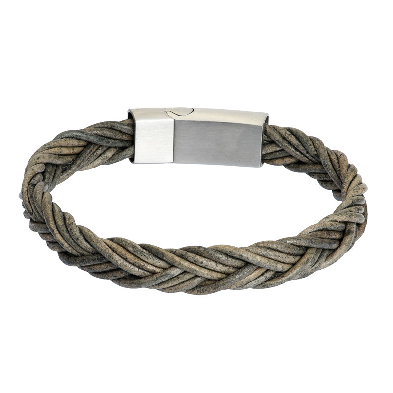 De iXXXi Men armband Roel is een handgemaakte leren armband. De bracelet bestaat uit een gevlochten design bestaande uit smalle, beigekleurige leren banden. Armband Roel is voorzien van een langwerpige, mat zilverkleurige sluiting gemaakt van stainless steel. De iXXXi heren armband Roel is verkrijgbaar in de maten 17 t/m 23. Mix en match met verschillende armbanden uit de iXXXi Men collectie en maak zo jouw look compleet!

Gemaakt van duurzaam stainless steel.
Verkleurt niet en geeft niet af op de huid.
Nikkel vrij
Hypo-allergeen