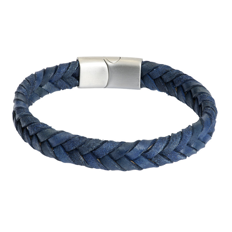 De iXXXi Men armband Gus is een handgemaakte leren armband. De bracelet bestaat uit een gevlochten vissengraat design bestaande uit smalle, blauwkleurige leren banden. Armband Gus is voorzien van een langwerpige, mat zilverkleurige sluiting gemaakt van stainless steel. De iXXXi heren armband Gus is verkrijgbaar in de maten 17 t/m 23. Mix en match met verschillende armbanden uit de iXXXi Men collectie en maak zo jouw look compleet!

Gemaakt van duurzaam stainless steel.
Verkleurt niet en geeft niet af op de huid.
Nikkel vrij
Hypo-allergeen
