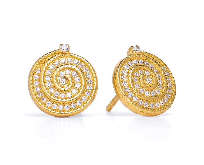 De Spiralbi-OS Turmalin go-si925 8mm, modelnummer 1930026923, is een prachtig paar oorstekers vervaardigd uit 925 sterling zilver met een goudkleurige afwerking. Deze zilveren sieraden passen perfect bij zowel casual als formele outfits. Draag ze als een verfijnd accent voor een elegante uitstraling. Perfect voor elke gelegenheid en essentieel voor je sieraden collectie.