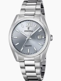 Heren uurwerk in staal met een metaalband. De wijzerplaat is in grijs met een streepjes aanduiding.