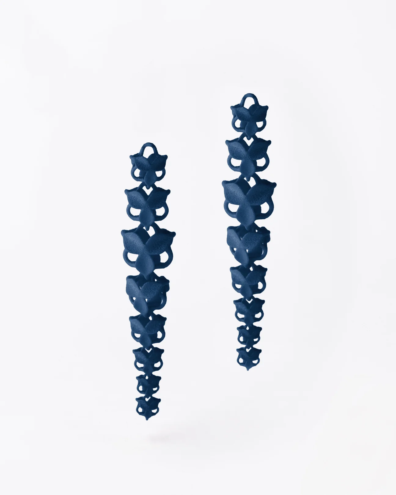 FABNORA Blossom long oorring aanhanger midnight blue