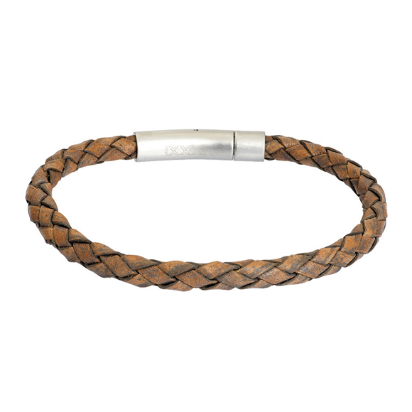 De iXXXi Men armband Sander is een handgemaakte leren armband. De bracelet bestaat uit een rond gevlochten design met een grijs-bruinkleurige, leren band.
Verkrijgbaar van maat 17 t/m maat 23 