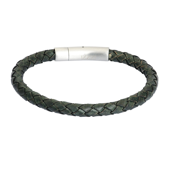De iXXXi Men armband Sem is een handgemaakte leren armband. De bracelet bestaat uit een rond gevlochten design met een groenkleurige, leren band. Verkrijgbaar in maat 17 t/m 23 