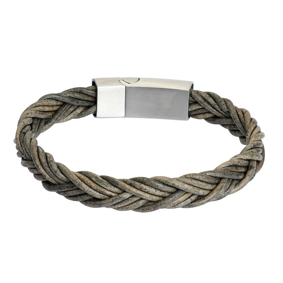 De iXXXi Men armband Roel is een handgemaakte leren armband. De bracelet bestaat uit een gevlochten design bestaande uit smalle, groene leren banden.