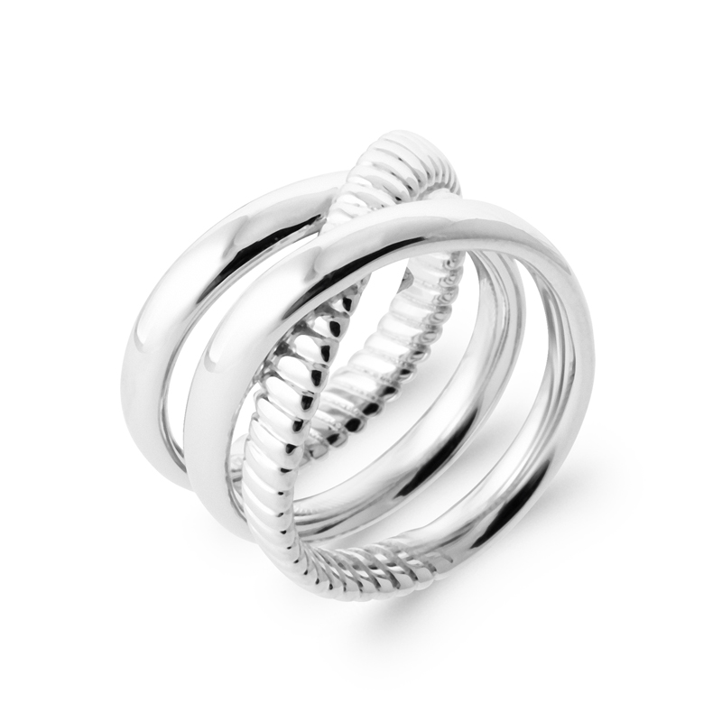 Zilveren ring zonder steen.