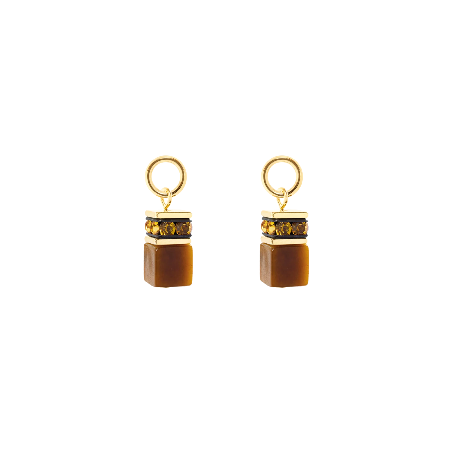 EAR ME UP Charm GeoCUBE&reg; goudkleur bruin
De EAR ME UP bedel GeoCUBE&reg; goudkleur bruin is een expressieve bedel voor oorringen, die warme bruine tinten combineert met moderne verfijning en natuurlijke diepte. Tijgeroog vertoont levendige glinsteringen en karakteristieke kleurgadi&euml;nten, terwijl sprankelende kristallen accenten toevoegen en goudkleurige details de look elegant afronden. De edelsteen symboliseert moed, bescherming en zelfvertrouwen, waardoor uw stijl een krachtige, zelfverzekerde uitstraling krijgt. Perfect te combineren met GeoCUBE&reg; kettingen, oorbellen en armbanden.

Elk sieraad dat u bij COEUR DE LION bestelt, wordt geleverd in een luxe designverpakking en met een echtheidscertificaat.