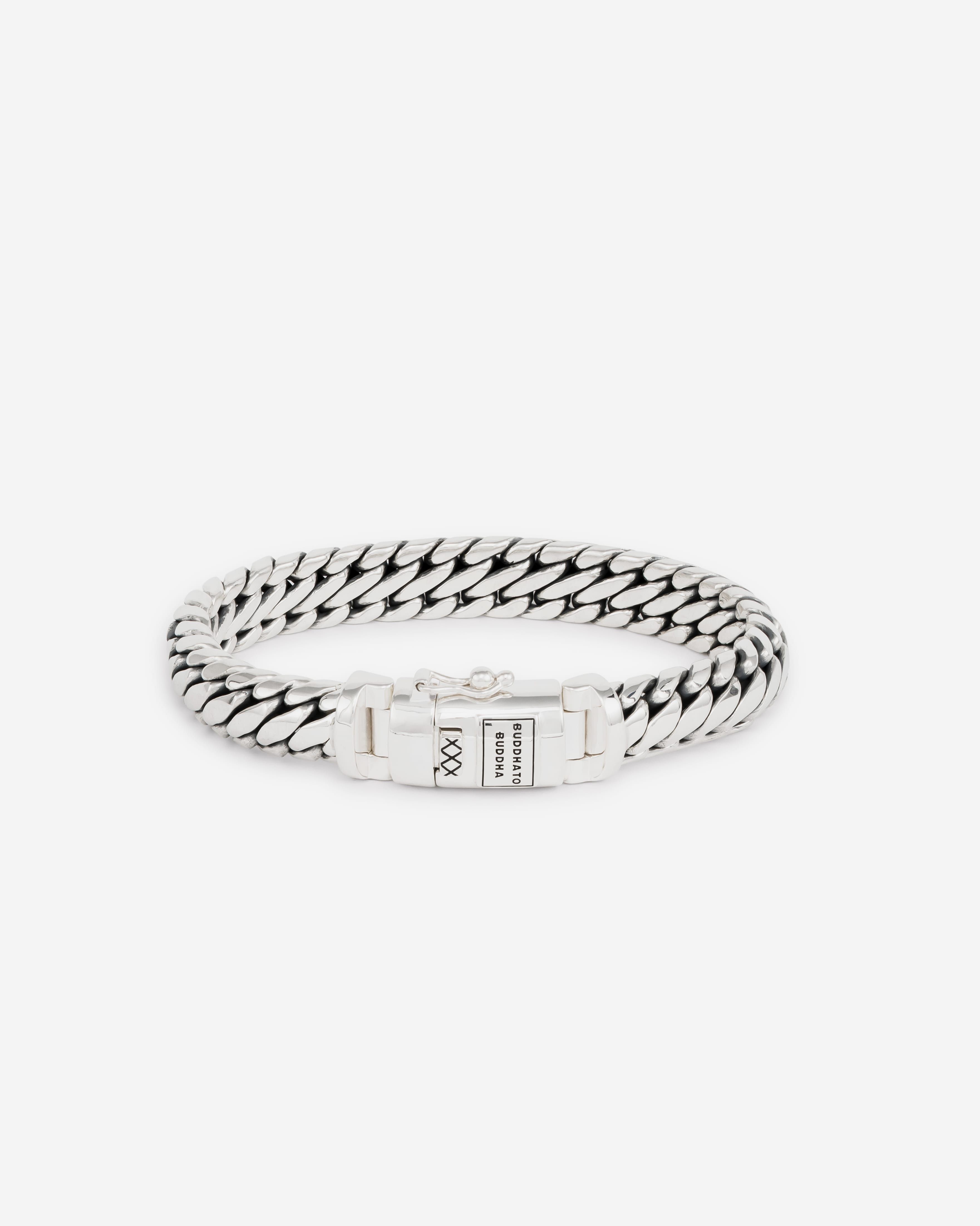 De Ben armband: met recht &eacute;&eacute;n van de iconen van Buddha to Buddha. Handgemaakt en tijdloos zoals alle Buddha to Buddha sieraden. De armband laat zich perfect combineren met andere Buddha to Buddha sieraden. De Buddha to Buddha Ben zilveren schakelarmband is iets breder dan de Ben XS armband, maar smaller dan de Ben Medium en de Ben XL.