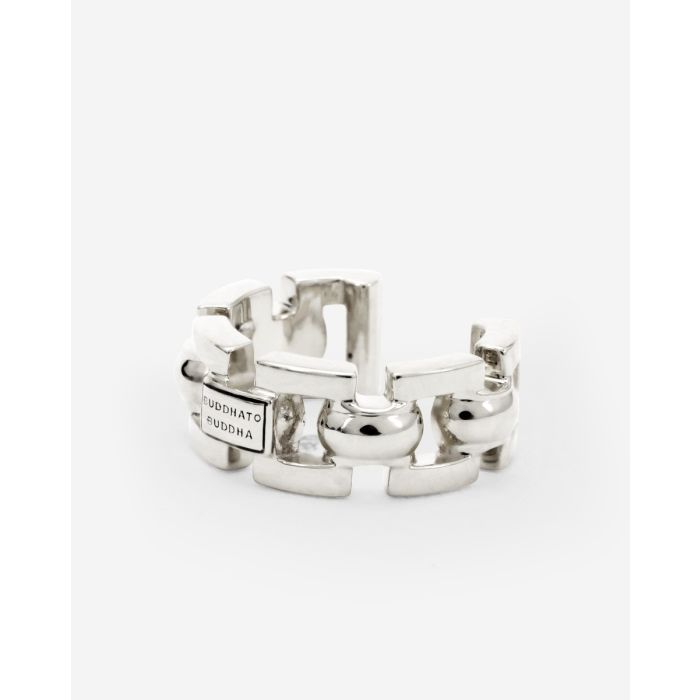 De Batul Earcuff is de nieuwste feestelijke toevoeging aan onze Earparty collectie. Ongeacht welk feestje of mijlpaal je viert, wij zijn er bij in stijl. We zijn hier om jou in staat te stellen een statement te maken en jezelf uit te drukken met onze nieuwe feestelijke sieraden. Ontworpen in Amsterdam en ethisch verkregen uit 100% gerecycled zilver en goud in Zuidoost-Azi&euml;. Welke mijlpaal vier jij met dit sieraad?