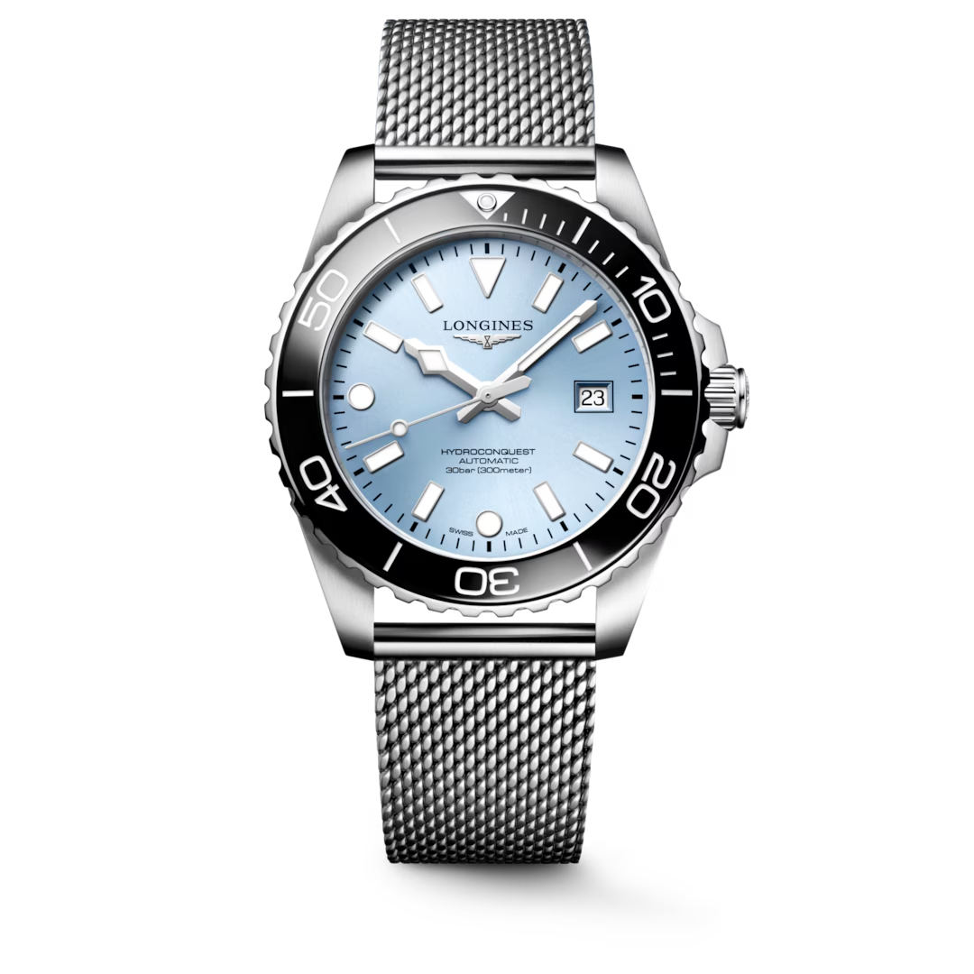 De Longines Hydroconquest L37884996 heeft een robuuste roestvrijstalen kast en band, een blauwe wijzerplaat met streepaanduidingen, saffierglas en een datumfunctie. Deze Zwitserse automatische horloge met een waterbestendigheid tot 300 meter is ideaal voor zowel formele als casual gelegenheden. Draag hem bij voorkeur op de pols voor een verfijnde, tijdloze uitstraling.