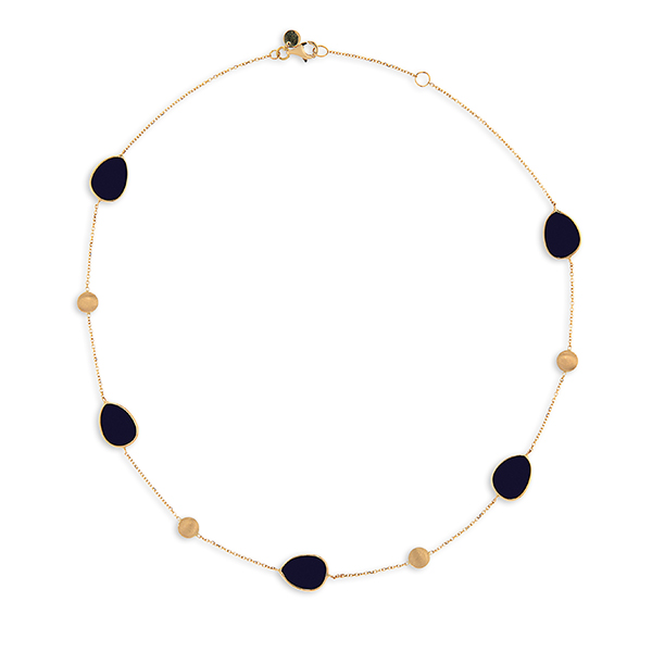 De ITALO BOTTENE COLLIER CO4174-BQ-45 is een gouden halsketting met een hoogte van 14 en een breedte van 11. Het heeft een ingetogen glans en is versierd met kwarts. Deze chique ketting is ideaal om te dragen bij formele gelegenheden of als elegant accent bij uw dagelijkse outfit. Perfect te combineren met ingetogen oorbellen.