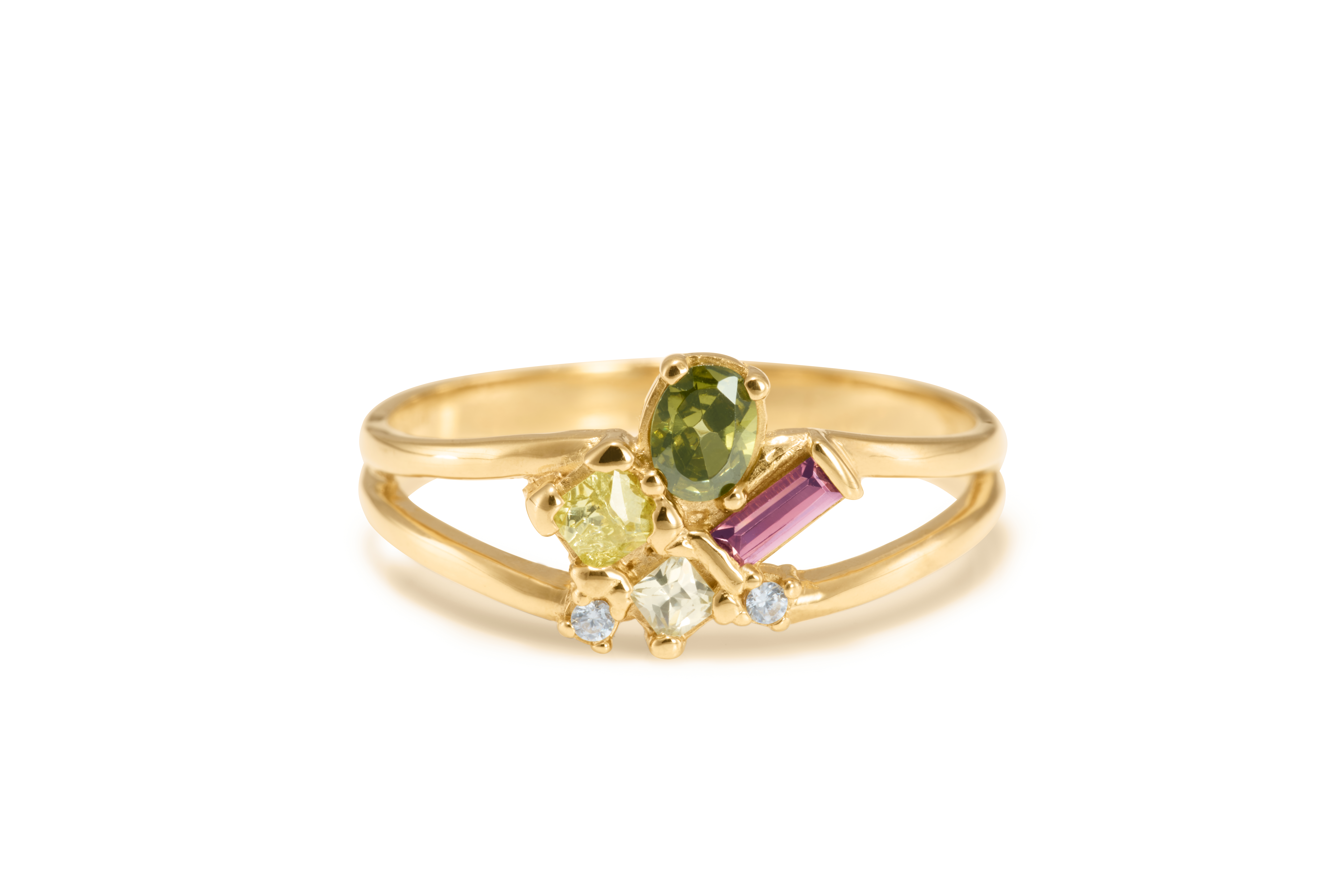 De SWING JEWELS RING, model SWBR10140-Y92-54, is een elegante gouden ring met zirkonia en maat 54. Dit sieraad zonder glans straalt verfijning uit. Draag het als een opvallend accessoire op speciale gelegenheden of voor een dagelijkse chique look. Combineer met andere gouden sieraden voor een harmonieuze uitstraling. Perfect voor elke liefhebber van subtiele luxe.