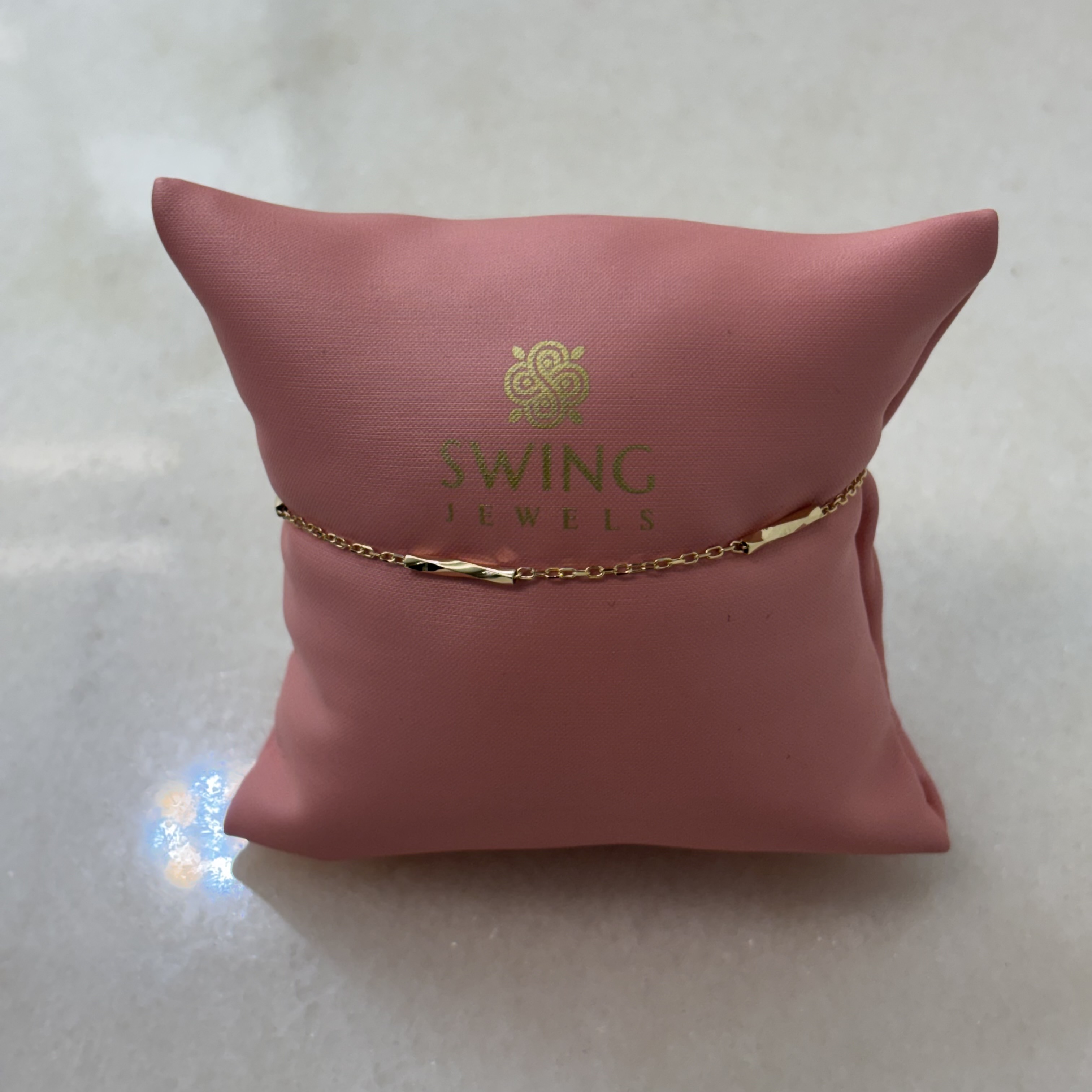 Dit is een armband van het merk Swing Jewels gemaakt voor dames.