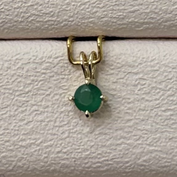 Dit is een hanger van het merk Swing Jewels gemaakt voor dames.