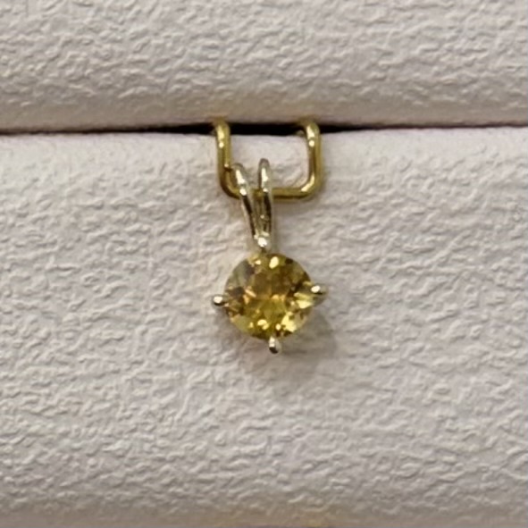 Dit is een hanger van het merk Swing Jewels gemaakt voor dames.