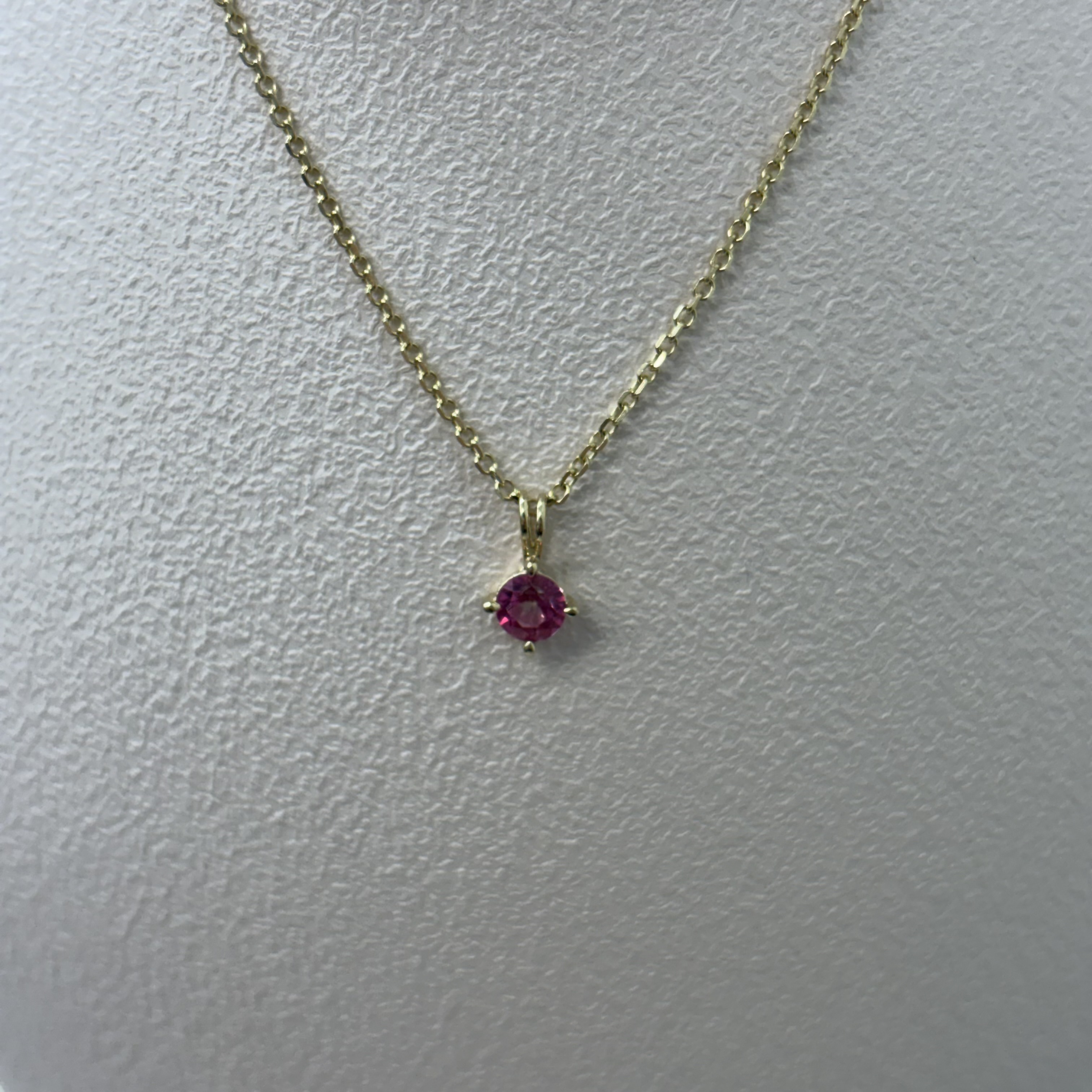 Dit is een hanger van het merk Swing Jewels gemaakt voor dames.