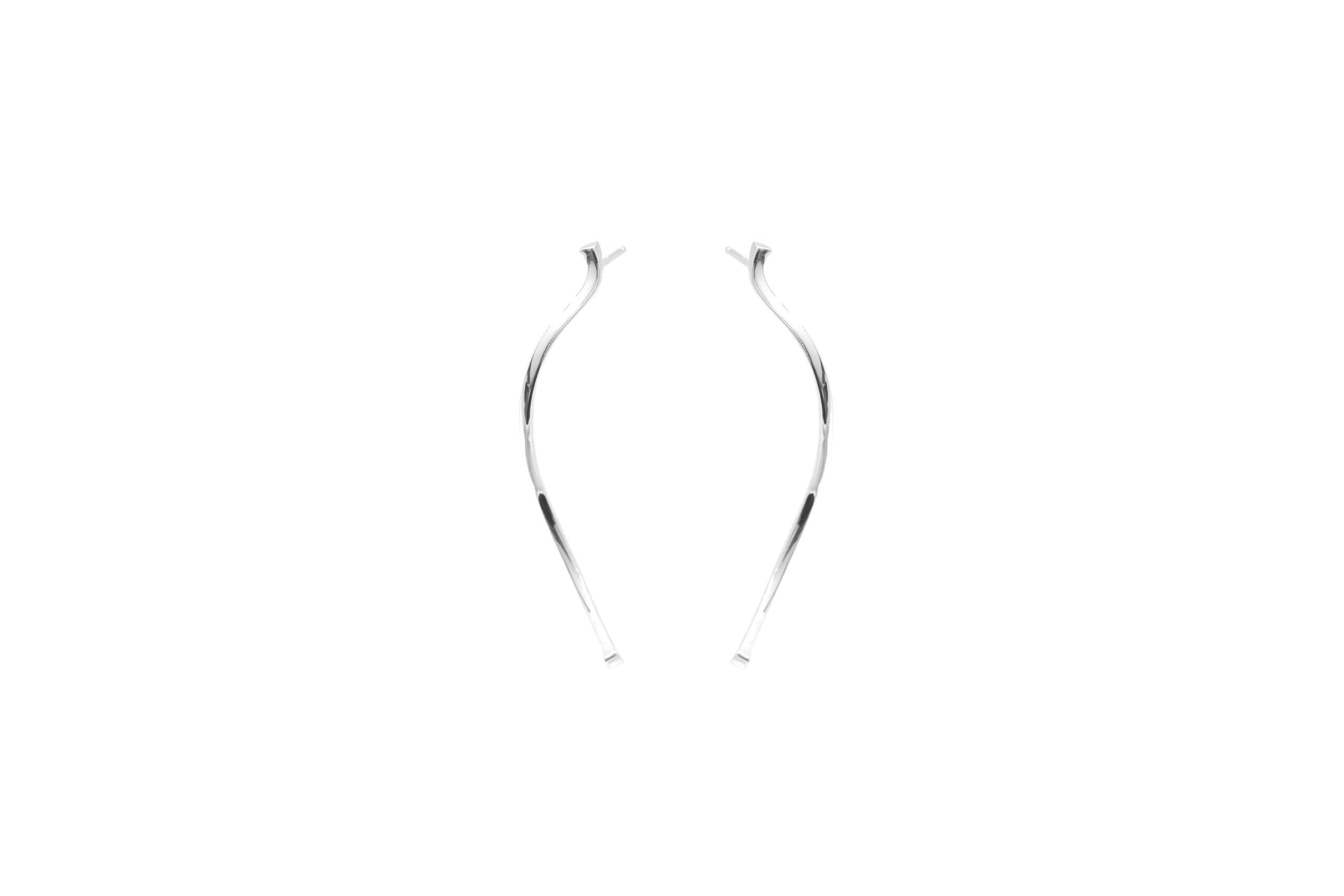 De Zilver oorstekers Una 5018&Oslash; zijn prachtige stud oorbellen die een verfijnde en tijdloze uitstraling bieden. Deze elegante sieraden voegen een vleugje klasse toe aan elke outfit. Het beste te dragen met opgeheven haar of een chique updo om de glans en eenvoud van deze oorstekers optimaal te accentueren. Perfect voor dagelijks gebruik of speciale gelegenheden.