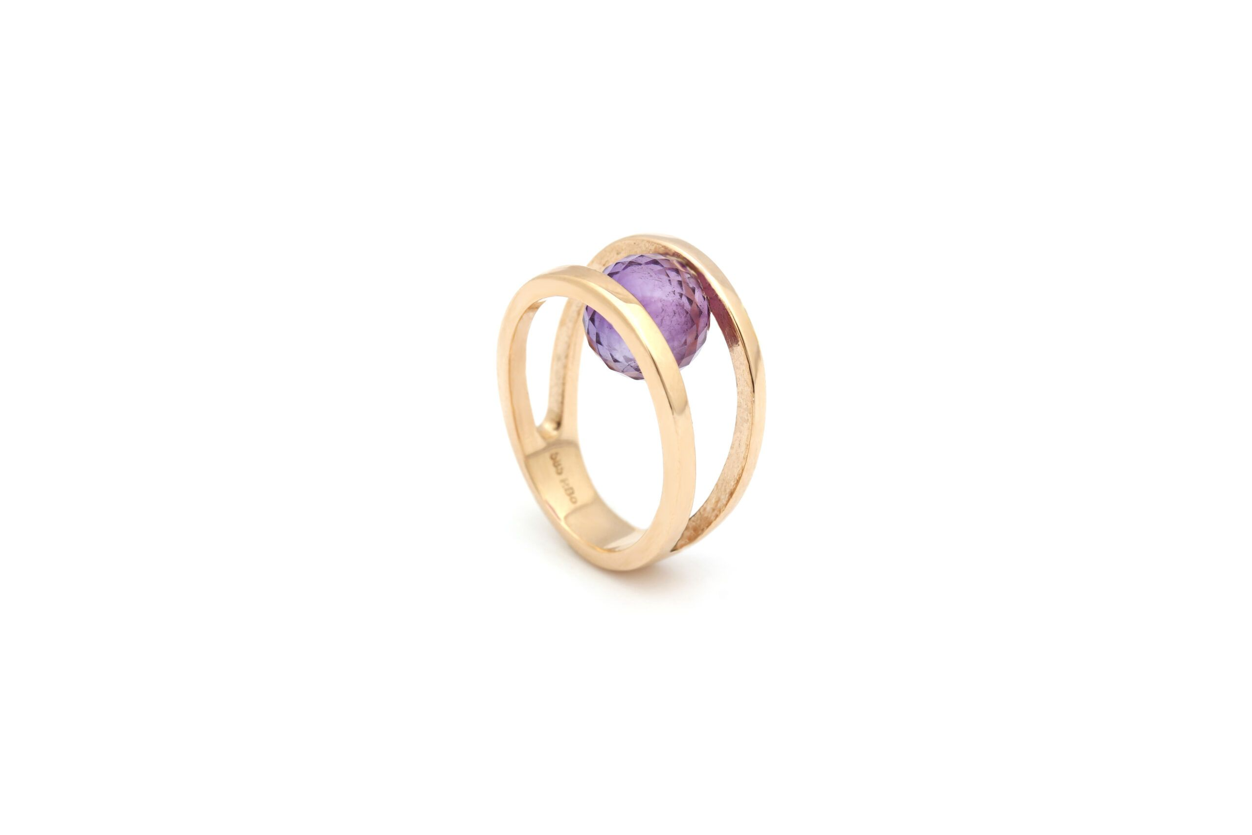 De Per Borup gouden ring Una is een elegante juweel in de categorie ringen. voegt deze ring een vleugje verfijning toe aan elke outfit. Het is perfect om te dragen bij formele gelegenheden of als een chique accent bij dagelijkse kleding.
