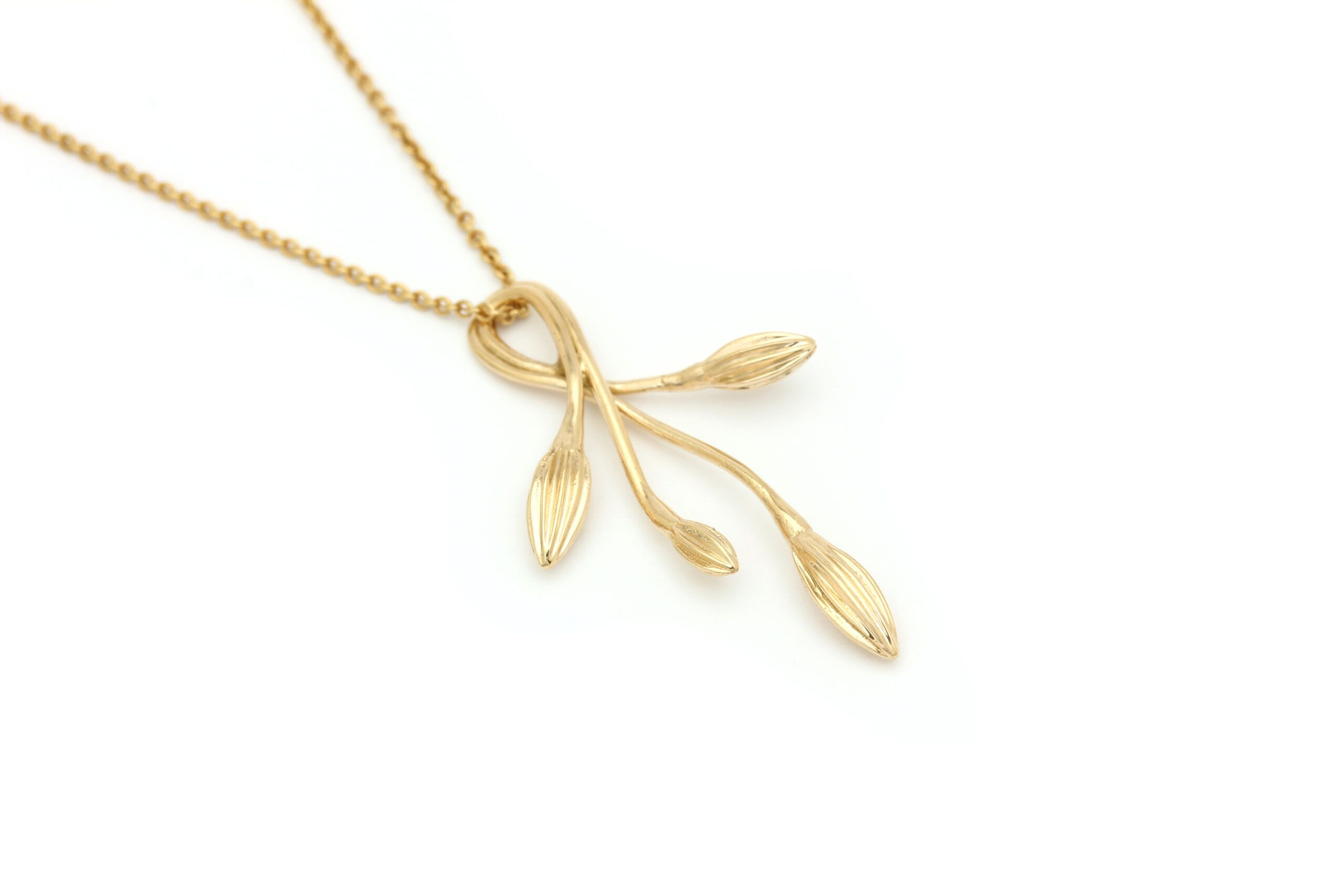 De Per Borup gouden hanger Linn, van een onbekend merk is een verfijnd sieraad. Draag deze elegante hanger aan een fijne ketting voor een subtiele en stijlvolle look, geschikt voor zowel dagelijks gebruik als speciale gelegenheden. Voeg een vleugje luxe toe aan elke outfit.