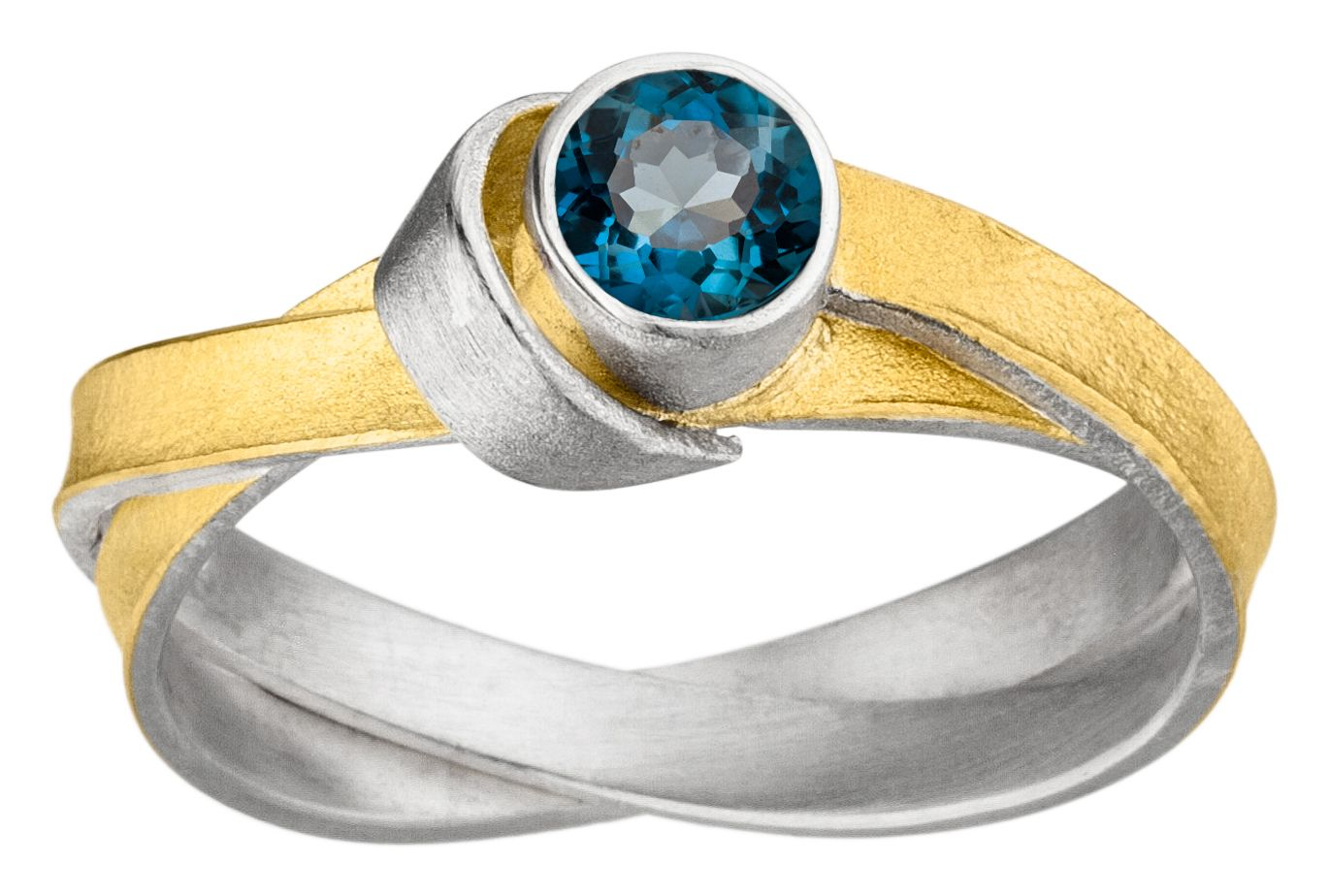 De handgemaakte design sieraden van MANU zijn stuk voor stuk iconen waarmee de drager zijn persoon onderstreept. Een bijzondere edelmetalen en contrastrijke combinaties kenmerken MANU.