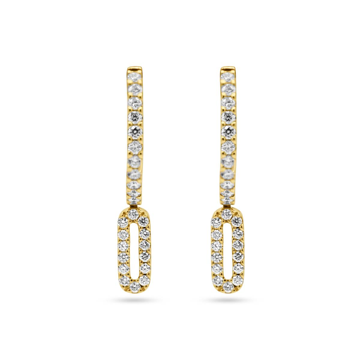 Deze verfijnde gouden oorringen stralen tijdloze elegantie uit, verrijkt met sprankelende steentjes die het licht subtiel vangen. Het sierlijke hangende element geeft een moderne en luxueuze touch, perfect voor elke gelegenheid.