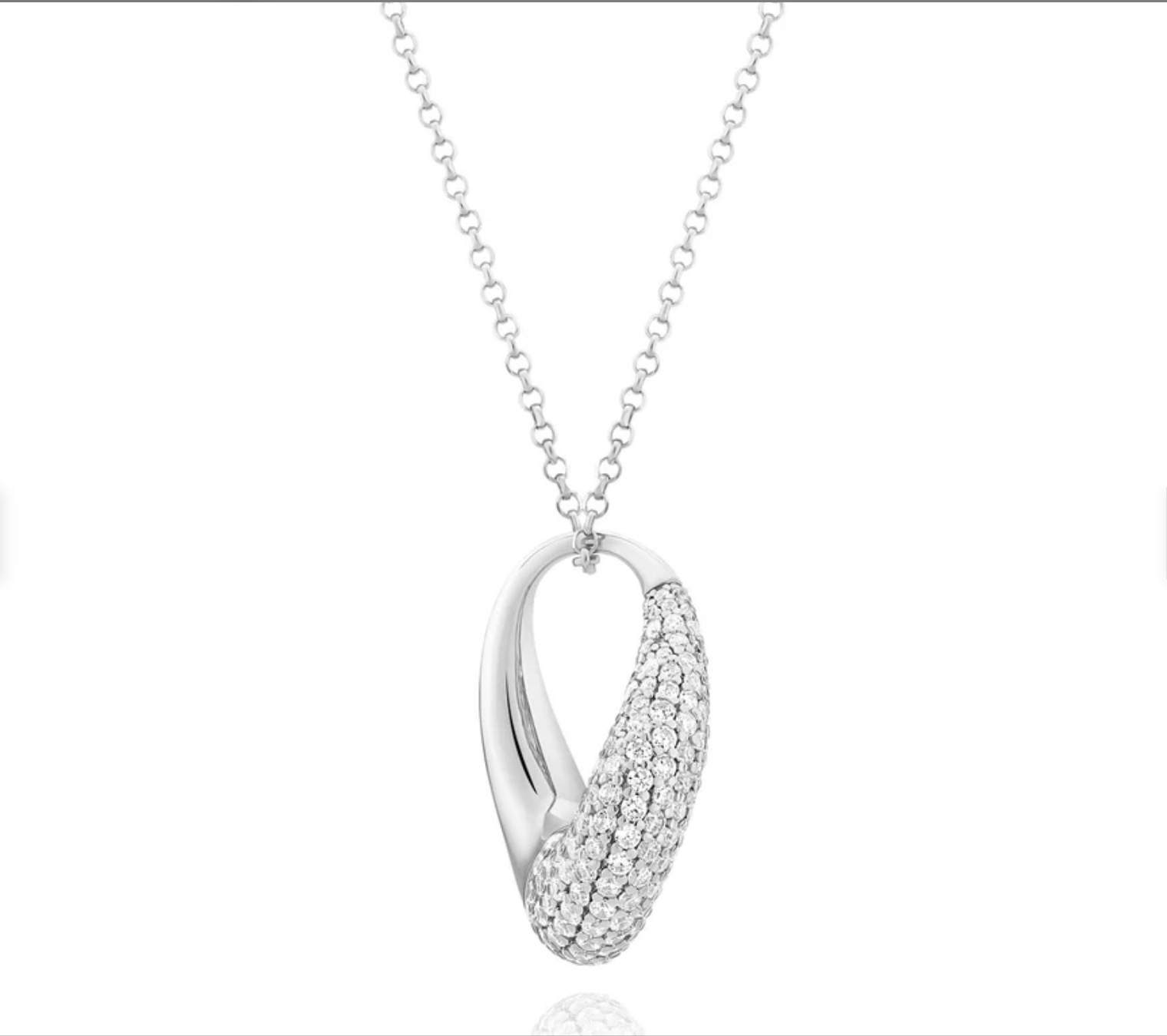 Halsketting van 925 sterling zilver met rhodiumlaag, gepolijst oppervlak en bezet met facetgeslepen witte zirkonia.

Afmetingen van de halsketting: lengte 21 mm, breedte 9 mm, kettinglengte tot 45 cm - verstelbaar.