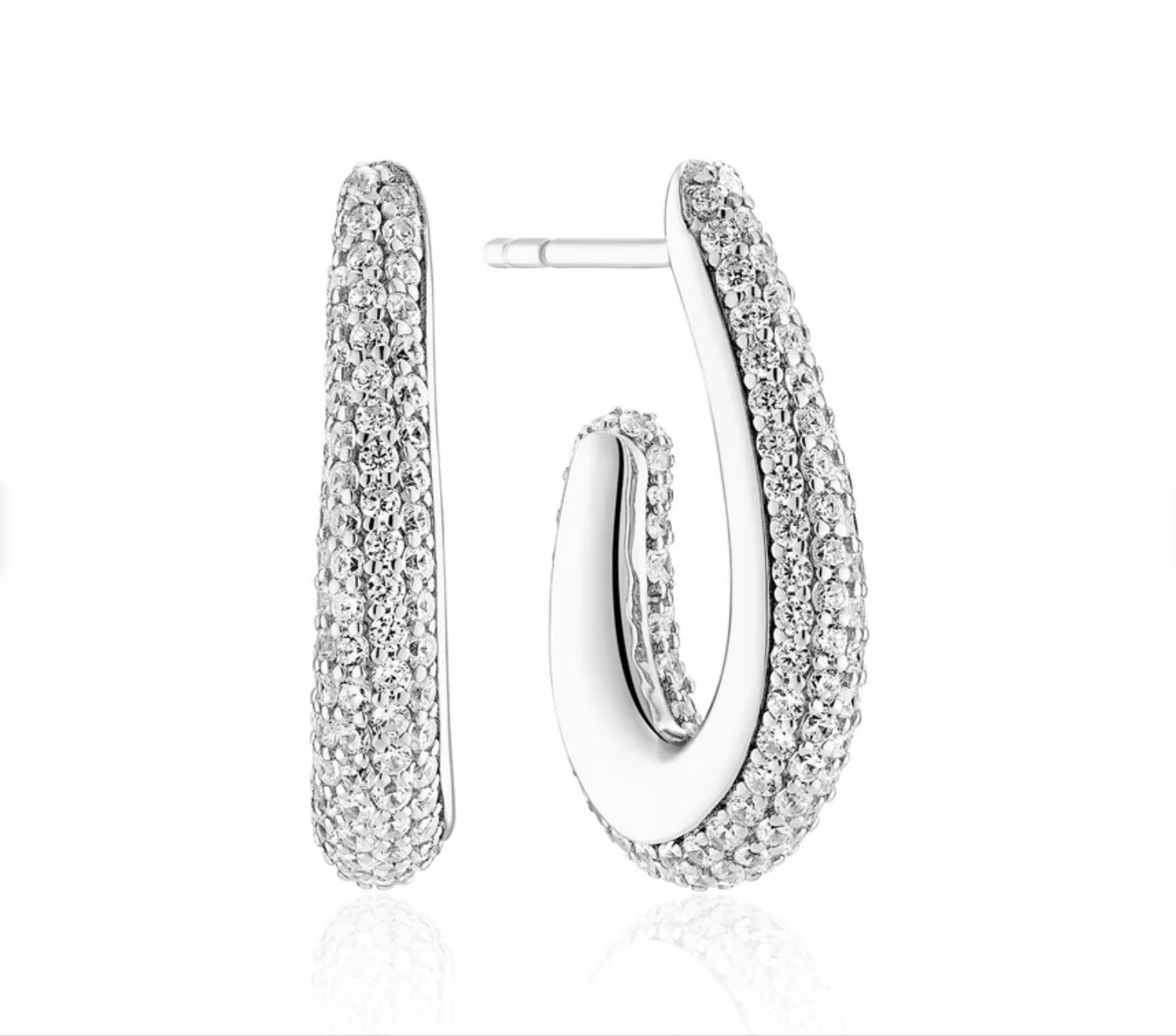 Oorbellen van gerhodineerd 925 sterling zilver, bezet met facetgeslepen witte zirkonia.

Afmetingen oorbellen: Diameter 23,2 mm, breedte 4,6 mm.