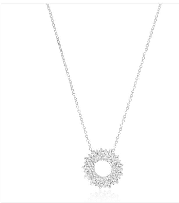 prachtig zilver collier. Gemaakt van 925 zilver, met een rhodium plating. Met als hanger een schitterende cirkel ingelegd met zirkonia&rsquo;s. 