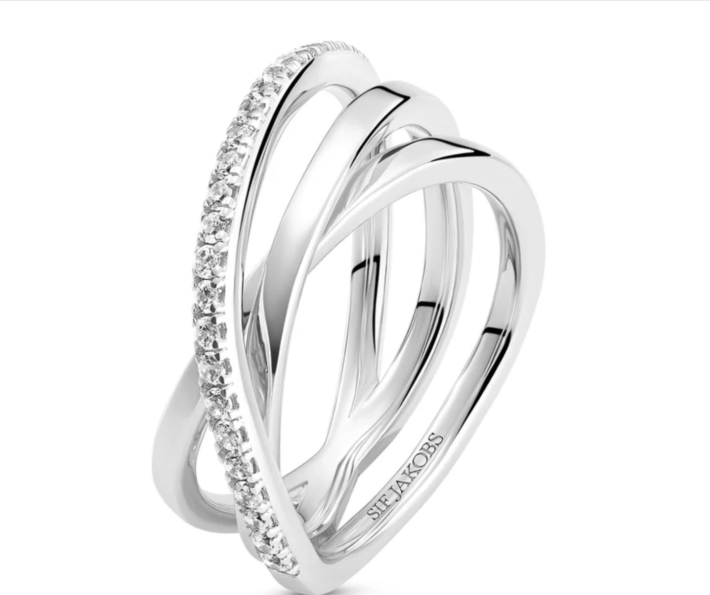 Ring gemaakt van gerhodineerd 925 sterling zilver, met een gepolijst oppervlak en bezet met facetgeslepen witte zirkonia.

Ringafmetingen: Breedte 13 mm.