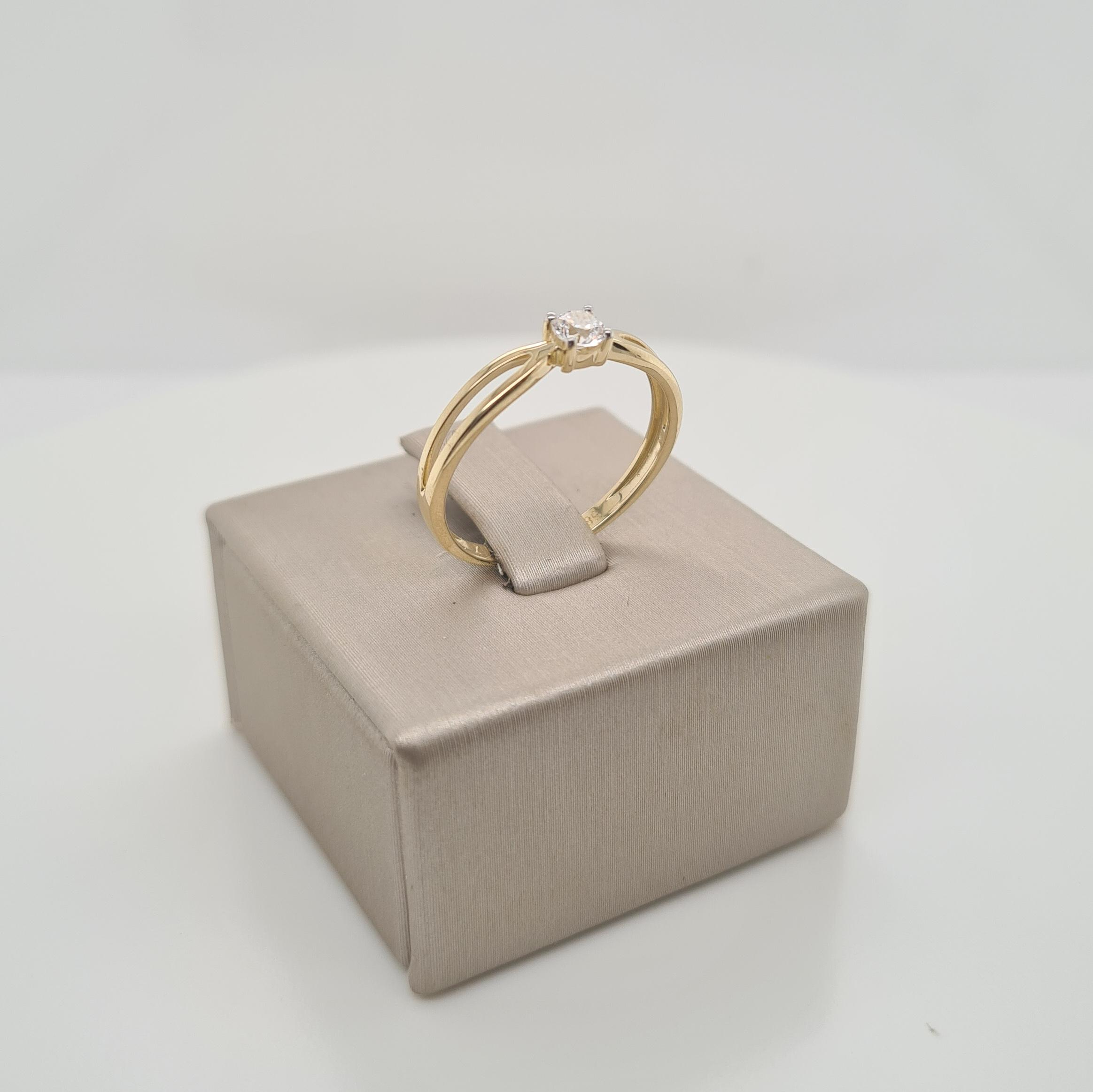 14krt gouden ring met zirkonia