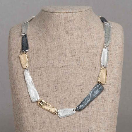 Collier klein en groot in drie kleuren van J&eacute;h Jewels. Gemaakt van 925 (geoxideerd) sterling zilver en zilver verguld. Het collier is verstelbaar waardoor je hem ook op een andere lengte kunt dragen. Combineer met een mooi paar oorsieraden, een ring en armband voor een complete look!