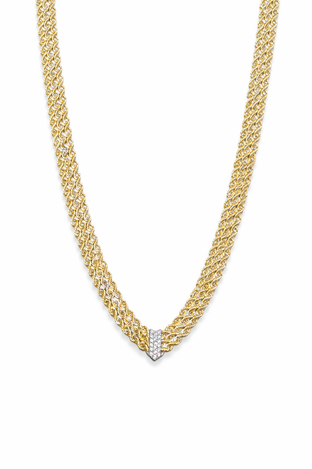 Dit 14 karaat geelgouden platte schakel collier, modelnummer KS27, straalt luxe uit. Het collier is 45 cm lang, goudkleurig, en weegt 8 gram met zirkonia stenen. Het glanst prachtig en is volledig nieuw. Draag het als een statement sieraad bij zowel formele als casual gelegenheden om elke outfit een elegante touch te geven.
