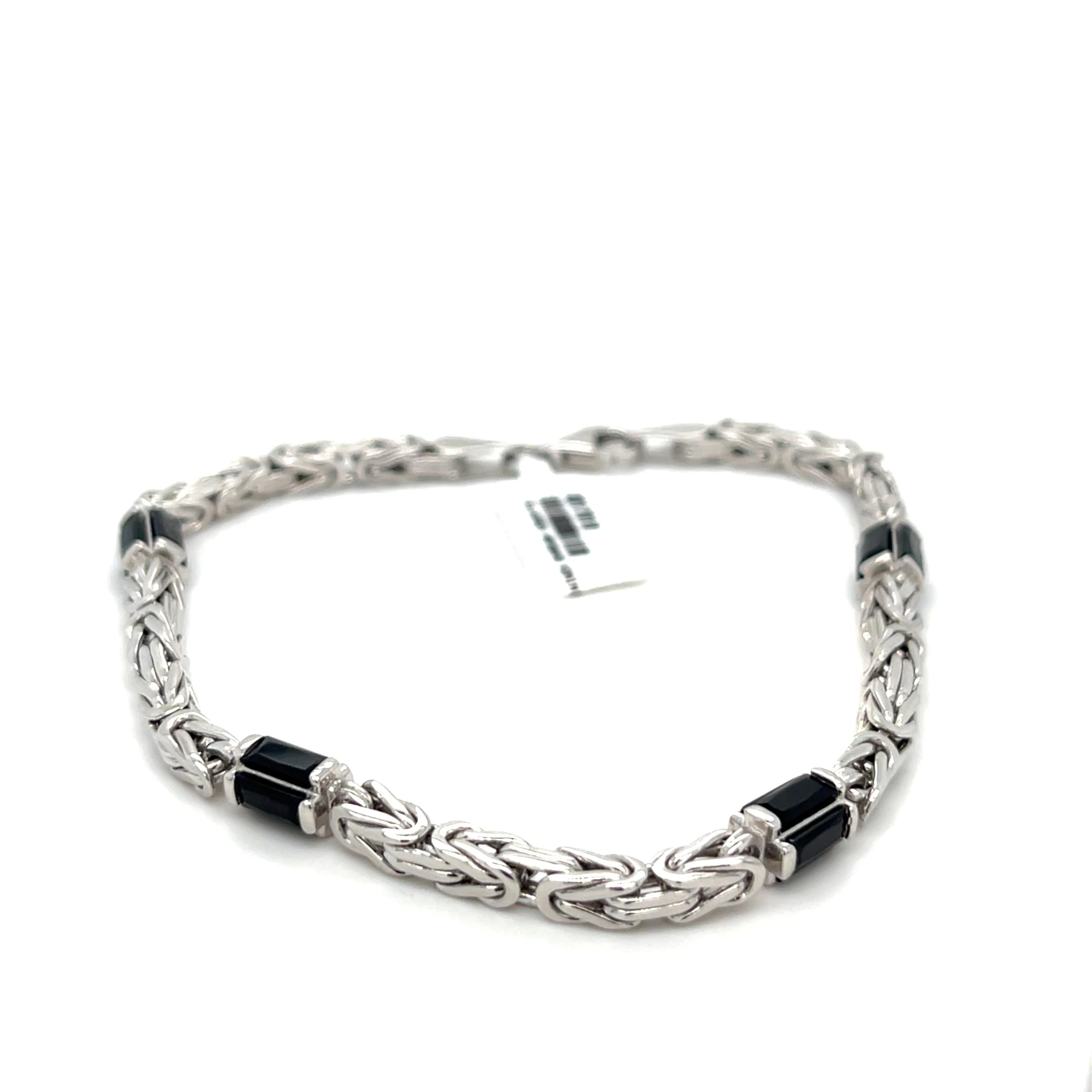 Zilveren konningschakel armband, met zwarte zirkonia.
schakelbreedte is 4mm, met een lengte van 21cm