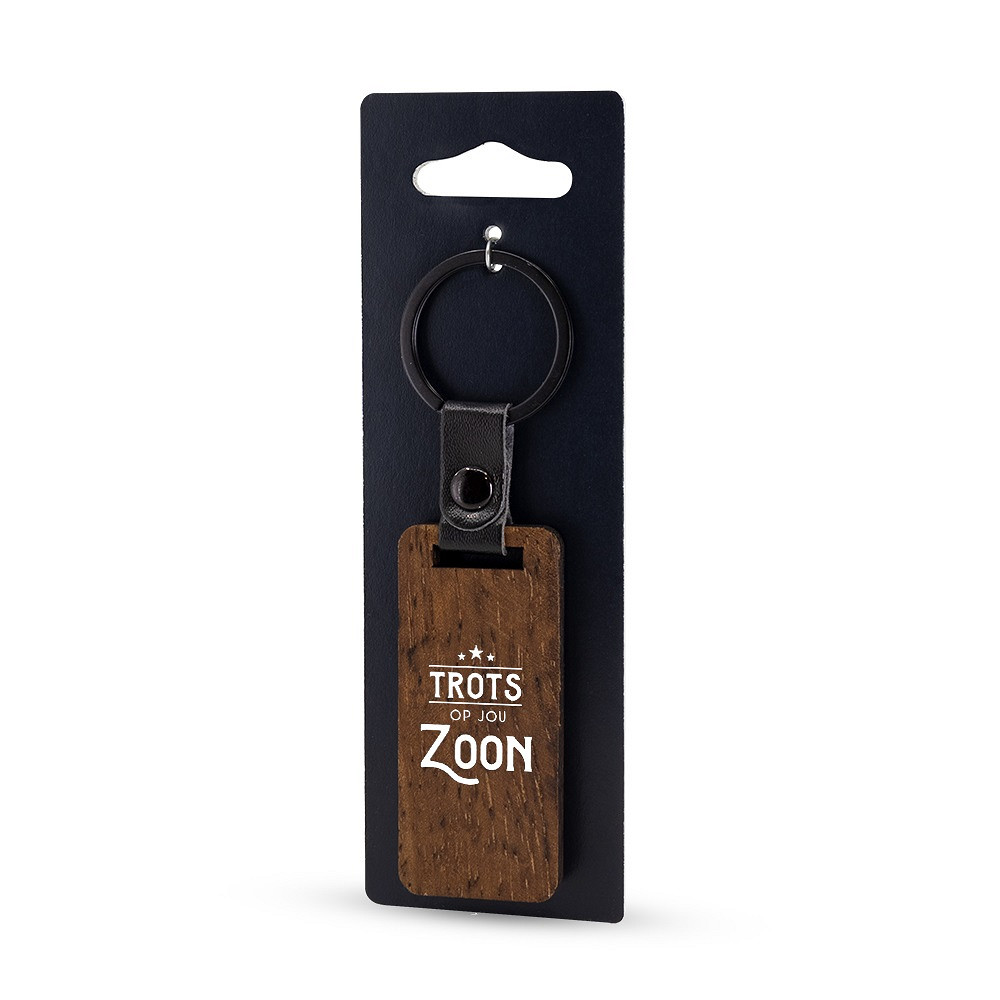 De Lekker stoer sleutelhanger Zoon, modelnummer 36759, valt onder de categorie "Speelgoed, Hobby, Feest". Deze stoere sleutelhanger is perfect om aan een rugzak, sleutelbos of broeklus te hangen. Het biedt een combinatie van praktische bruikbaarheid en een trendy uitstraling. Een ideale accessoire voor kinderen die van een avontuurlijke stijl houden.