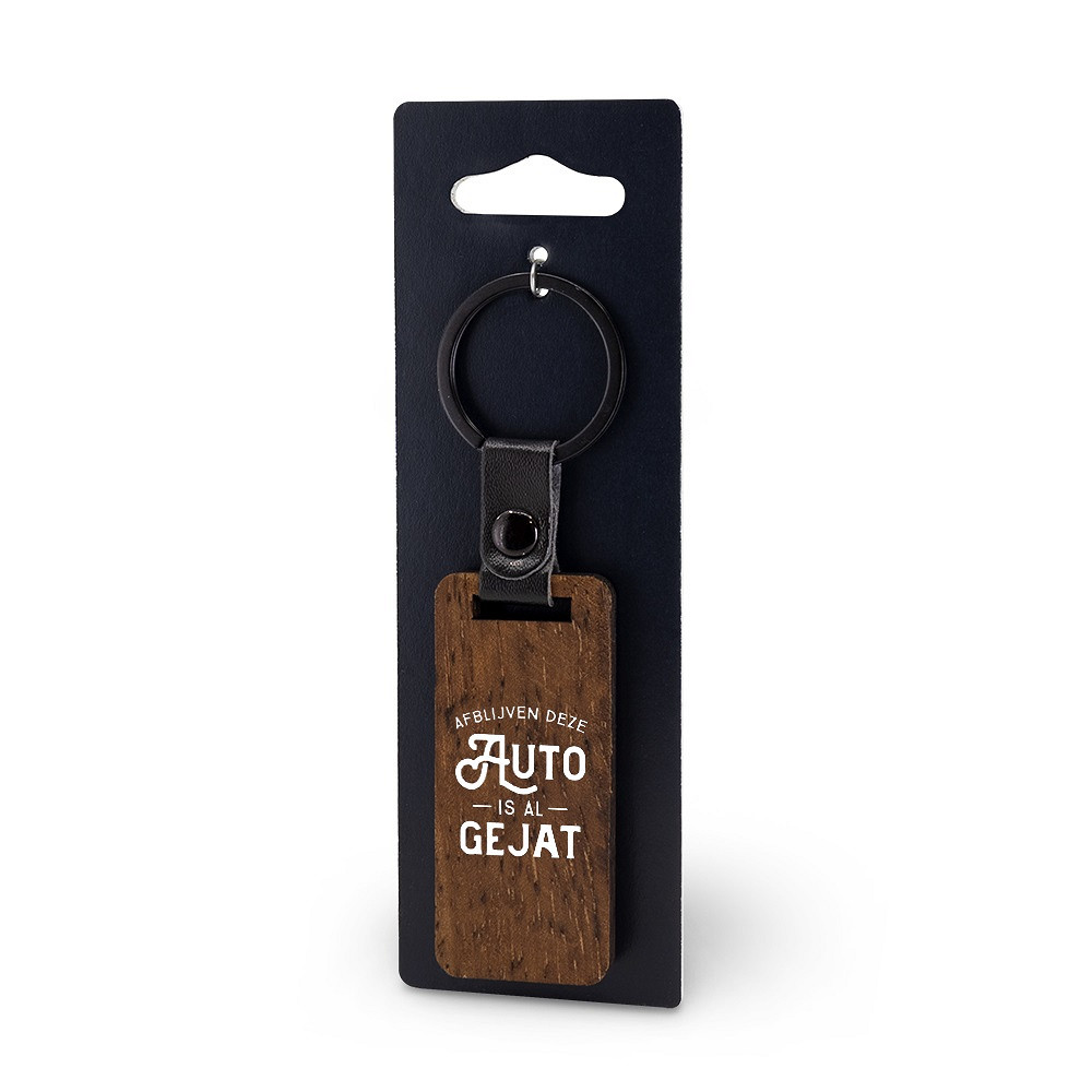 De Lekker stoer Sleutelhanger met modelnummer 36760 is een ideaal cadeau dat opvalt door zijn robuuste ontwerp en duidelijke boodschap "Afblijven". Perfect als attent geschenk. Bevestig de sleutelhanger eenvoudig aan je sleutelbos, tas of rits voor een stoere look en extra bescherming van je persoonlijke spullen tegen nieuwsgierige vingers.