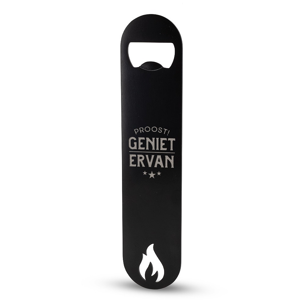 De Lekker Stoer - Opener - Proost (modelnummer 36763) valt in de categorie SPEELGOED_HOBBY_FEEST. Deze opener is perfect voor feestelijke gelegenheden. Draag hem als een statement accessoire door hem aan je sleutelhanger, tas of riemlus te bevestigen. Zo heb je altijd een handige en stijlvolle opener bij de hand voor een feestelijke "Proost!".