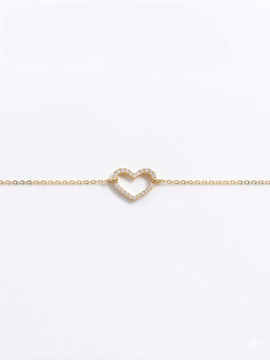 De 14 karaat gouden armband met hartje, modelnummer SK30, straalt met een schitterende briljantgeslepen diamant van 0.07 ct, kwaliteit SI1 en kleur G. Deze nieuwe, goudkleurige armband van 165 mm is ideaal om alleen of in combinatie met andere sieraden te dragen voor een elegante, verfijnde look. Perfect voor elke gelegenheid.
