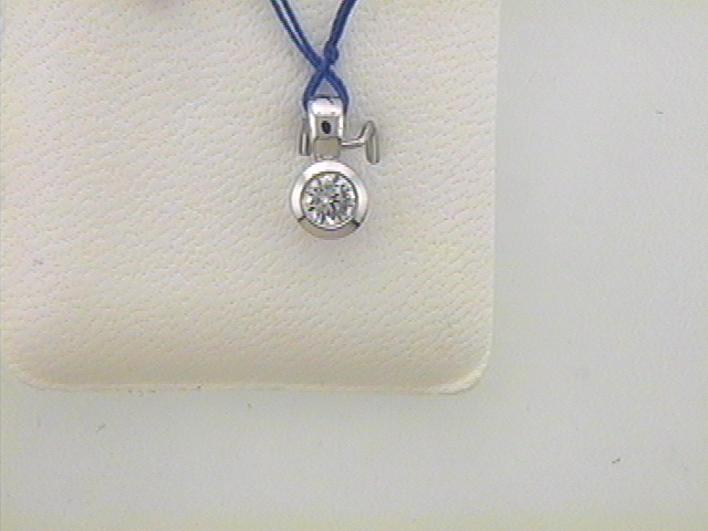 Dieser Anh&auml;nger aus der Modellnummer AN166180 besteht aus Silber und ist mit Zirkonia-Steinen verziert. Er wiegt 1 Gramm und geh&ouml;rt zur Kategorie Schmuck, speziell als Anh&auml;nger. Der Schmuck hat keinen zus&auml;tzlichen Glanz. Tragen Sie diesen eleganten Zirkonia-Anh&auml;nger an einer feinen Silberkette, um jedes Outfit stilvoll zu erg&auml;nzen. Perfekt f&uuml;r den t&auml;glichen Gebrauch oder besondere Anl&auml;sse.