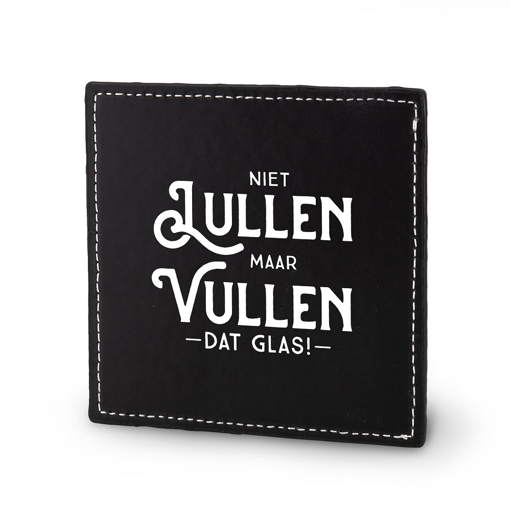 Onze "Lekker stoer - Onderzetter - Niet lullen," modelnummer 36792, humoristische en stijlvolle onderzetter is ideaal voor feesten en sociale gelegenheden. De beste manier om het te gebruiken is door het simpelweg op tafel te plaatsen om je meubels te beschermen met een knipoog. Perfect voor elke setting!