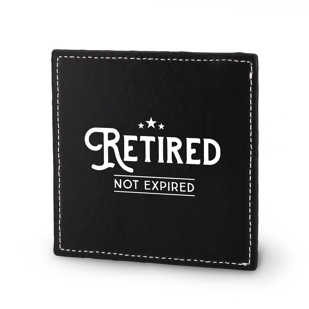 Product Lekker stoer - Onderzetter - Retired, modelnummer 36794,  de onderzetter biedt een robuuste en stijlvolle bescherming voor uw tafeloppervlakken. Het beste gebruik is om het simpelweg onder uw glas of beker te plaatsen om krassen en waterschade te voorkomen. Voeg een speels element toe aan uw tafelsetting met dit product!