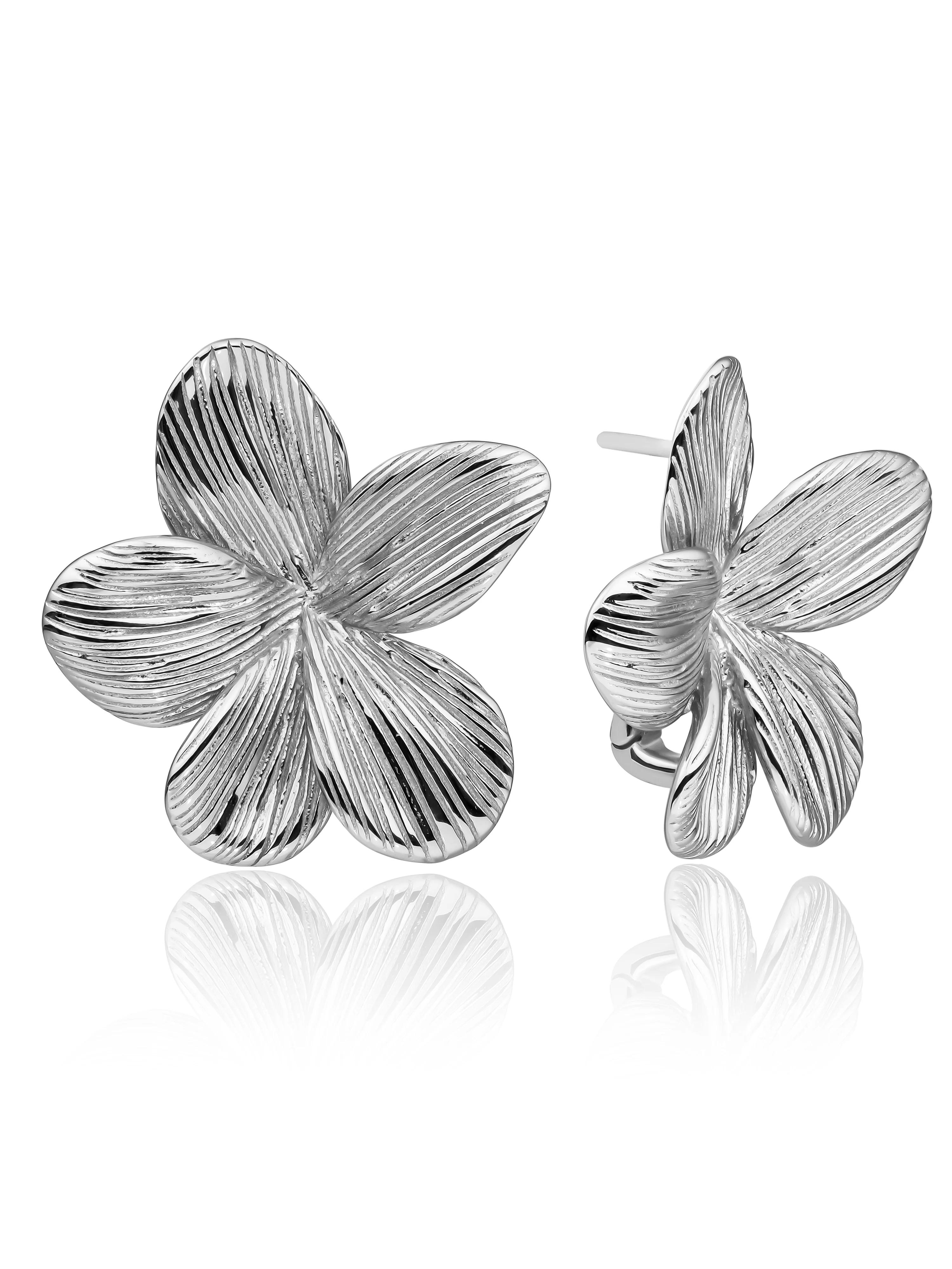 De EAS37Z van een onbekend merk is een verfijnd juweel in de categorie "Jewel". Deze prachtige hangeroorbellen tillen elke outfit naar een hoger niveau. Draag ze bij formele gelegenheden of geef een chique accent aan een casual look. Perfect voor speciale momenten of een elegant dagelijks statement. Voeg stijl en verfijning toe aan je garderobe!