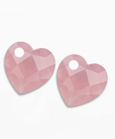 De Heart Pink Opalite oorbel edelstenen zijn een liefdevol detail voor je Sparkling oorbellen en speciaal ontworpen voor de Moederdagcollectie. De hartvorm en de zachte roze kleur geven de steen een warme en vrouwelijke uitstraling. Pink Opalite wordt vaak geassocieerd met liefde, rust en verbondenheid, waardoor deze steen perfect past bij de betekenis van Moederdag.

De hartvormige steen vangt het licht op een zachte manier en laat zich makkelijk combineren met andere sieraden. Deze edelsteen is speciaal voor Moederdag ontworpen en wordt in een gelimiteerde oplage gemaakt, waardoor het een bijzonder en tijdelijk design is.