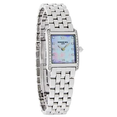 Roestvrijstalen kast met een blauwe satijnen band. Bezel bezet met diamanten. Blauwe parelmoeren wijzerplaat met zilverkleurige wijzers en diamanten uurmarkeringen. Quartz uurwerk. Krasbestendig saffierglas. Kastdiameter: 18 mm x 24,5 mm. Gespsluiting. Waterdicht tot 30 meter / 100 voet. Functies: uren, minuten. Raymond Weil Don Giovanni dameshorloge 5875-SLS-00955.