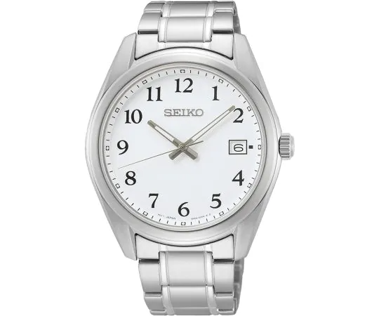Die Herrenuhr Seiko zeichnet sich durch ein elegantes Design, ein pr&auml;zises Quarzwerk und ein robustes Edelstahlgeh&auml;use aus. Mit ihrem zeitlosen Aussehen und dem komfortablen Armband passt sie perfekt zu formellen und l&auml;ssigen Outfits. Tragen Sie sie am besten bei besonderen Anl&auml;ssen oder im B&uuml;ro f&uuml;r einen stilvollen, professionellen Look.