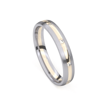 De ring is vervaardigd deels uit palladium en geelgoud 18 kt. De ring is rondom gezet met briljant