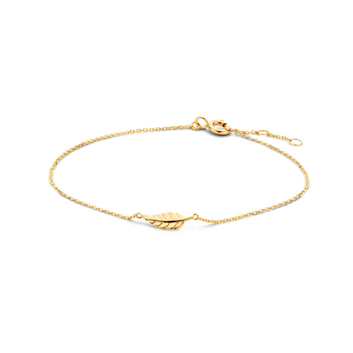 Trendy geelgouden anker armband met een schakelbreedte van 0.8mm. Uitgevoerd met een poli afgewerkte veer van 4.5x13mm en met draaglengtes van 16, 17 en 18cm. De schakelbreedte is 0.8mm. Deze armband is te combineren met bijpassende sieraden uit onze collectie en zo maak je gemakkelijk een trendy set. Tip: Leuk om kado te geven!