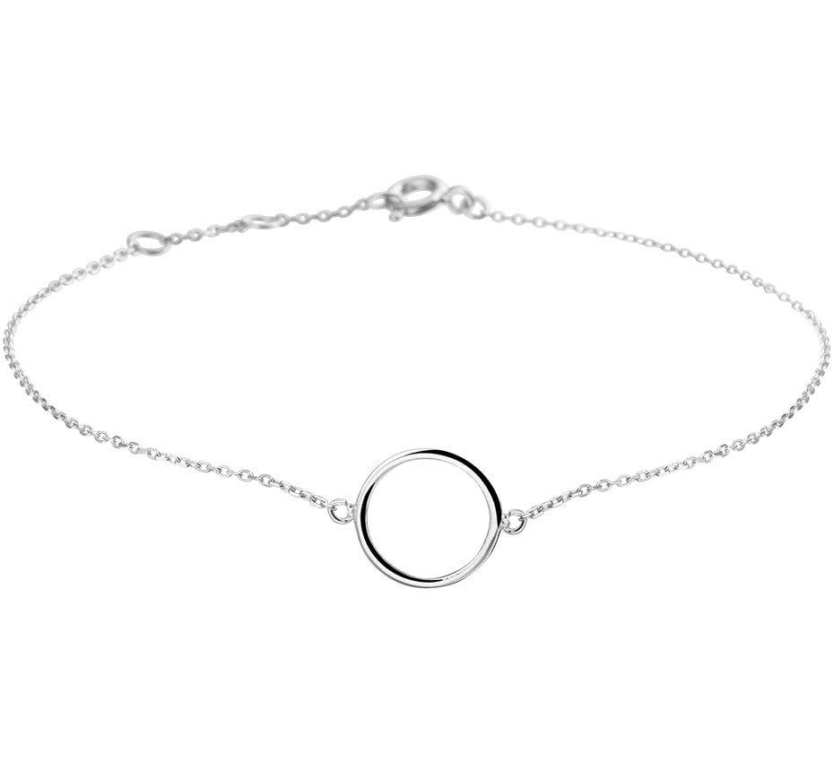 Elegante armband van 14K witgoud, modelnummer 41.05383. Verkrijgbaar in maten 16,5 - 17,5 - 18,5 cm, ideaal als verfijnd sieraad. Perfecte aanvulling voor elke outfit, zowel casual als formeel. Draag het solo voor een subtiele look, of combineer met andere sieraden voor een trendy effect. Onmisbaar in elke sieradencollectie.